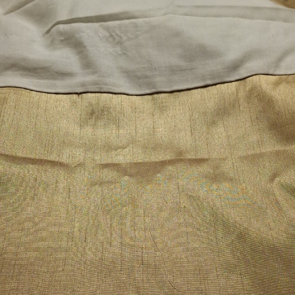 designer's collection Other - Premium Cream and Gold Bedskirt - Neutral Elegance